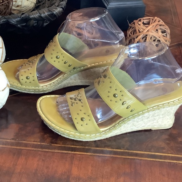 NUTURE SAGE GREEN LEATHER WEDGE HEEL SANDALS SIZE 9.5 - Picture 3 of 6